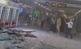 На пассажиров обрушилась стеклянная крыша в аэропорту Пальма-де-Майорка (ВИДЕО)