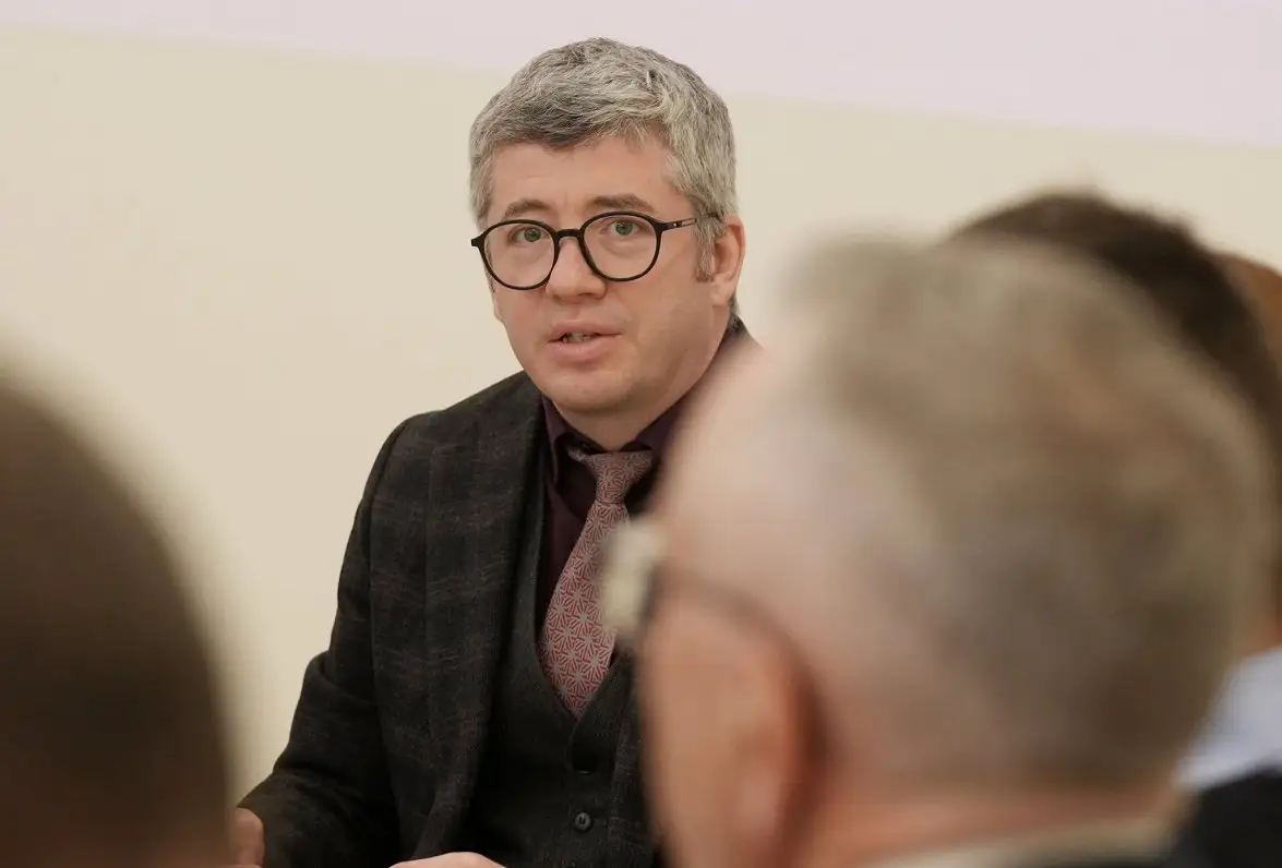 VM valsts sekretāres vietnieks finanšu jautājumos pērn nopelnījis teju 100 000 eiro