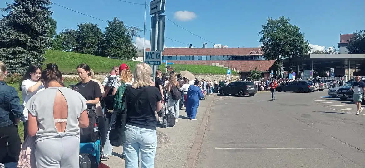 Хотела ввезти подсанкционную сковородку: в Нарве на границе поймали нарушительницу