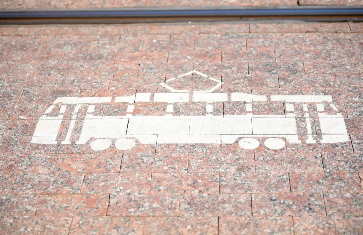 Autobusi un trolejbusi Rīgā atkal apstāsies pieturā pie Akmens tilta