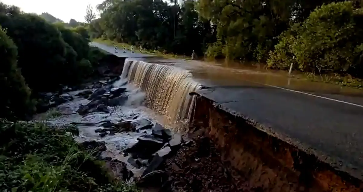 Izskalojuma dēļ slēgts vietējais autoceļš Gulbene-Jaungulbene