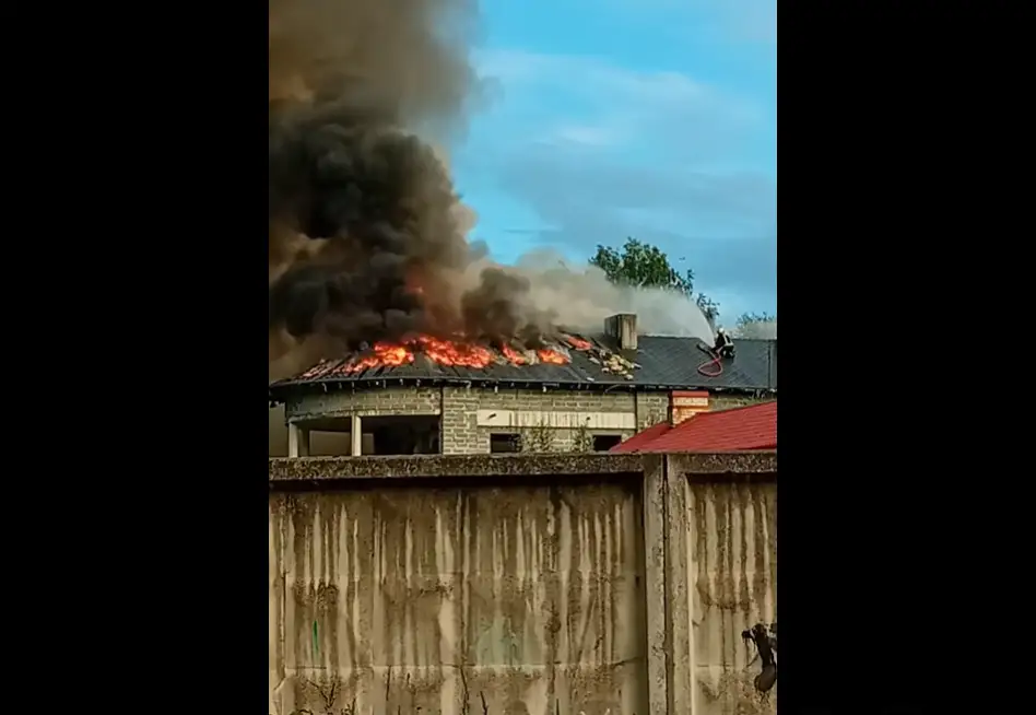 В Золитуде сгорел недостроенный отель. ВИДЕО
