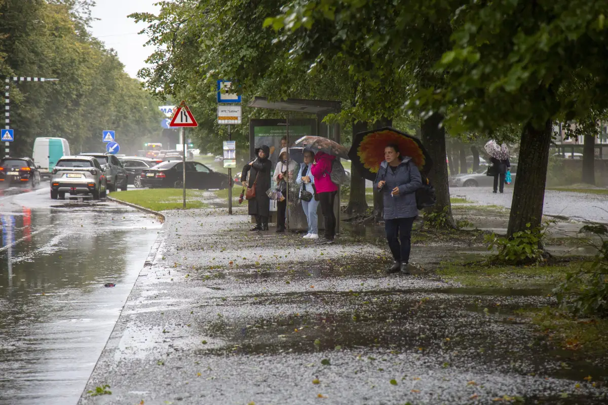 Svētdien Latvijā stipri līs un upēs paaugstināsies ūdens līmenis