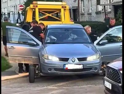 «Я не отдам свою машину!» «Коллекционер» драндулетов устроил драму в Болдерае