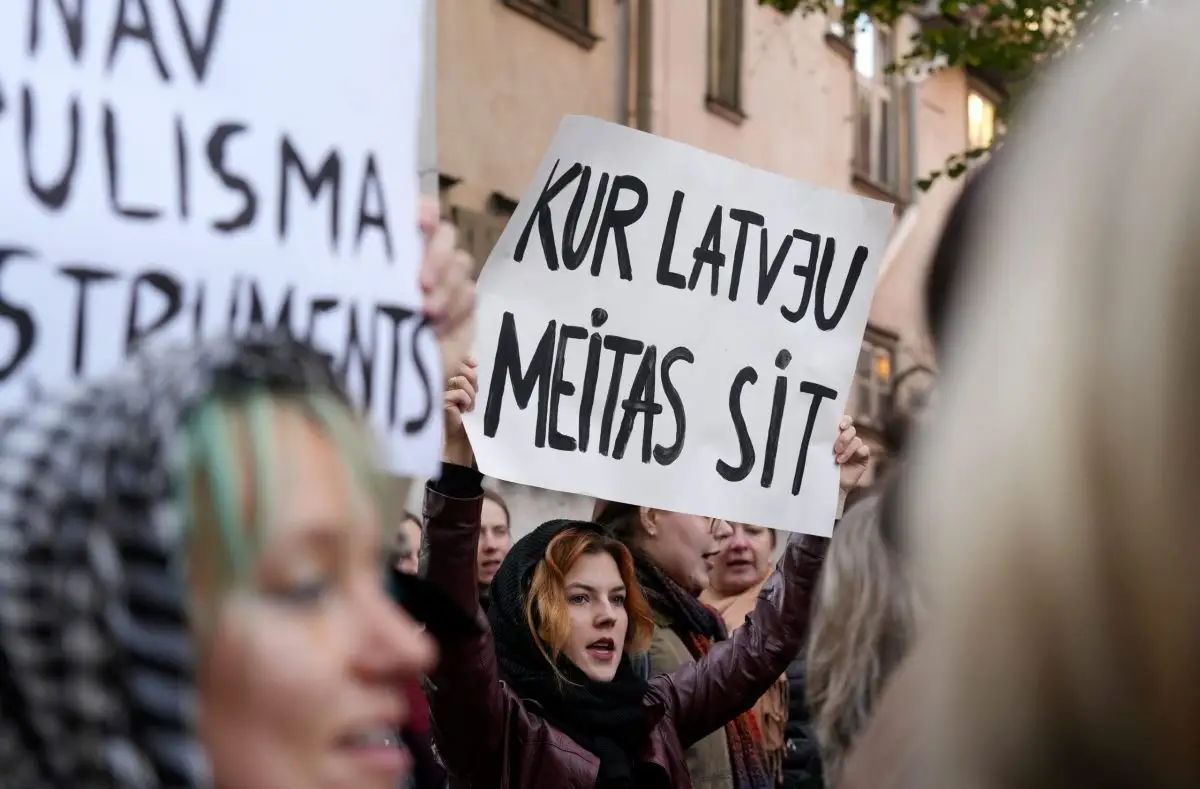 Vēl 10 000 iedzīvotāju parakstījušies pret likumu par izstāšanos no Stambulas konvencijas