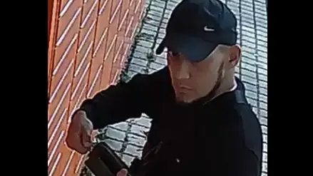 Полиция просит помощи: в розыске человек у пакомата (ФОТО)