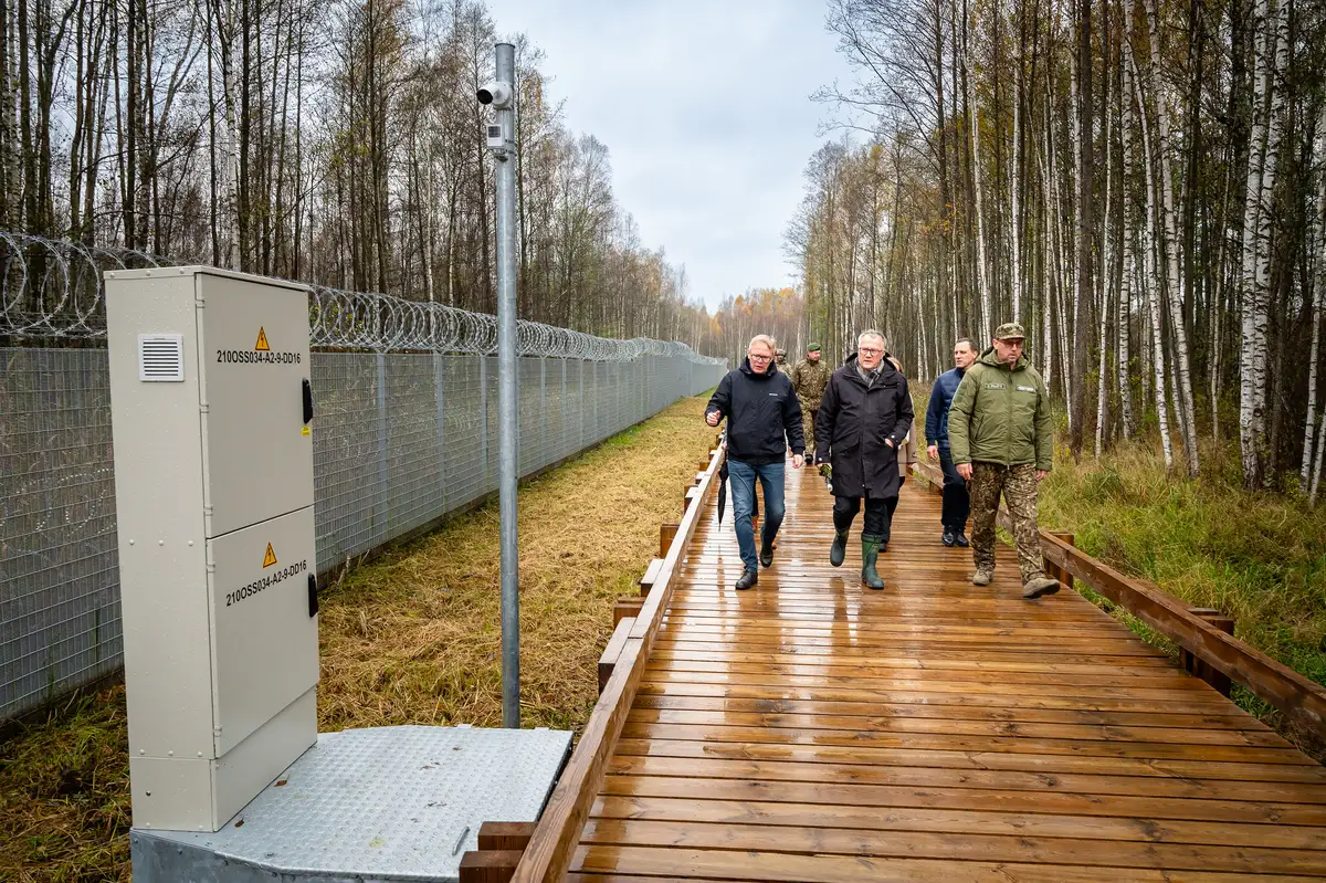 Президент вместе с Пуятсом и Пудансом едет инспектировать Восточную границу