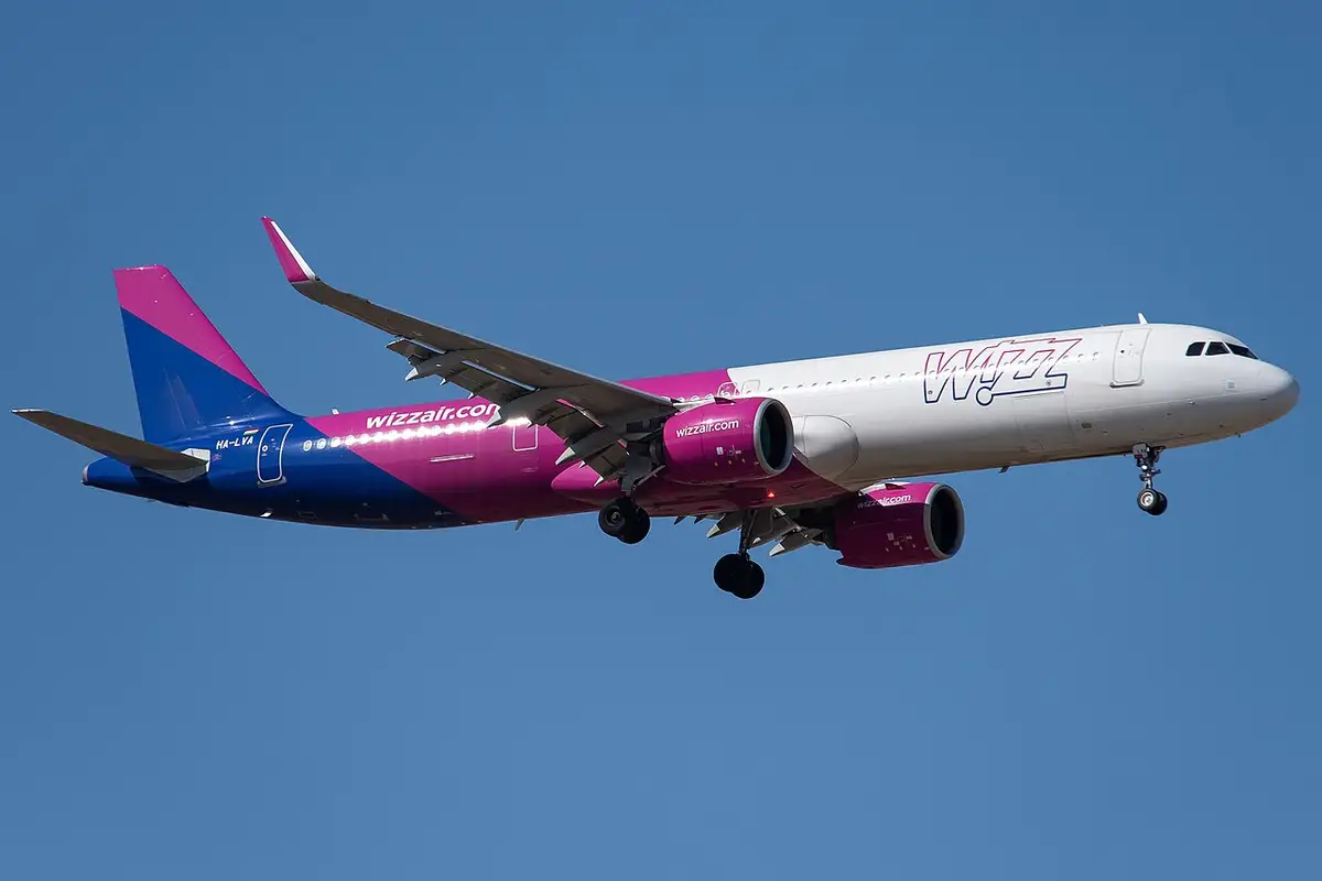 Почти догнали! Пассажиры бежали за самолётом Wizz Air в Кёльне