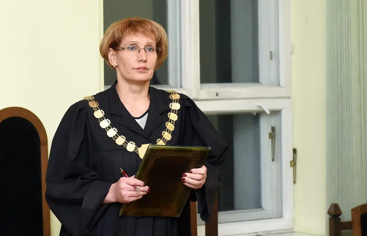 No amata atstādina, iespējams, dienesta stāvokļa ļaunprātīgā izmantošanā vainoto tiesnesi Siliņeviču