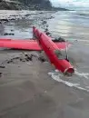 На пляже Кароста найден выброшенный на берег дрон