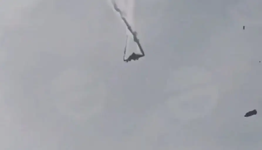 В Грузии разбился турецкий военный самолет: момент крушения на видео