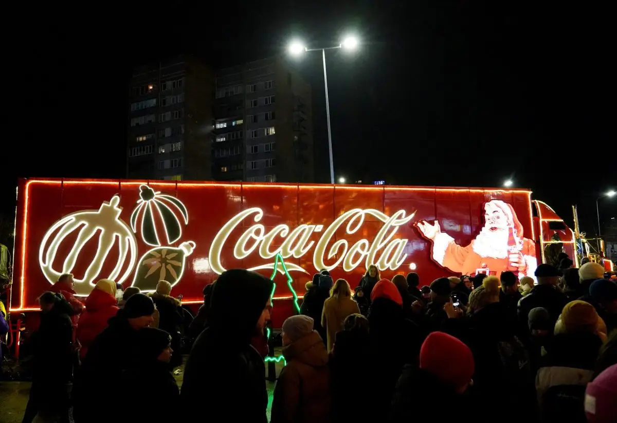 Уже завтра: грузовик Coca-Cola прибывает в Ригу из Вильнюса