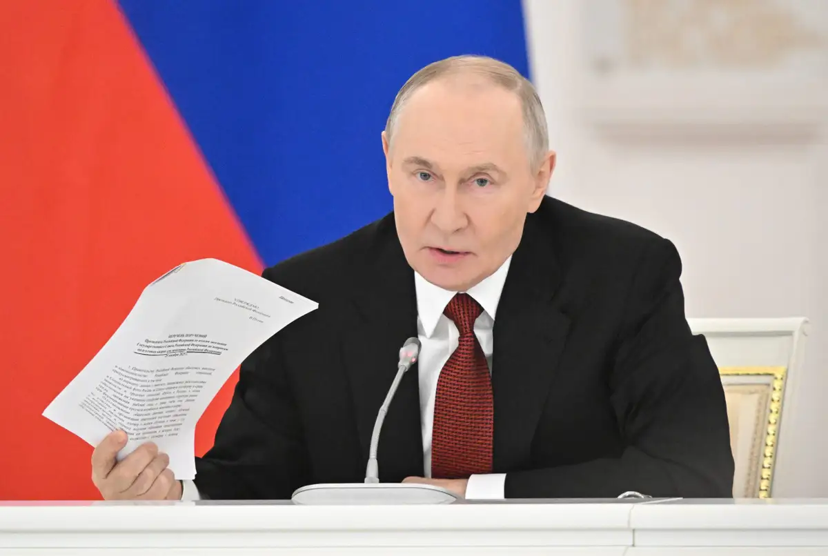 Путин подписал закон об ограничениях для уехавших россиян