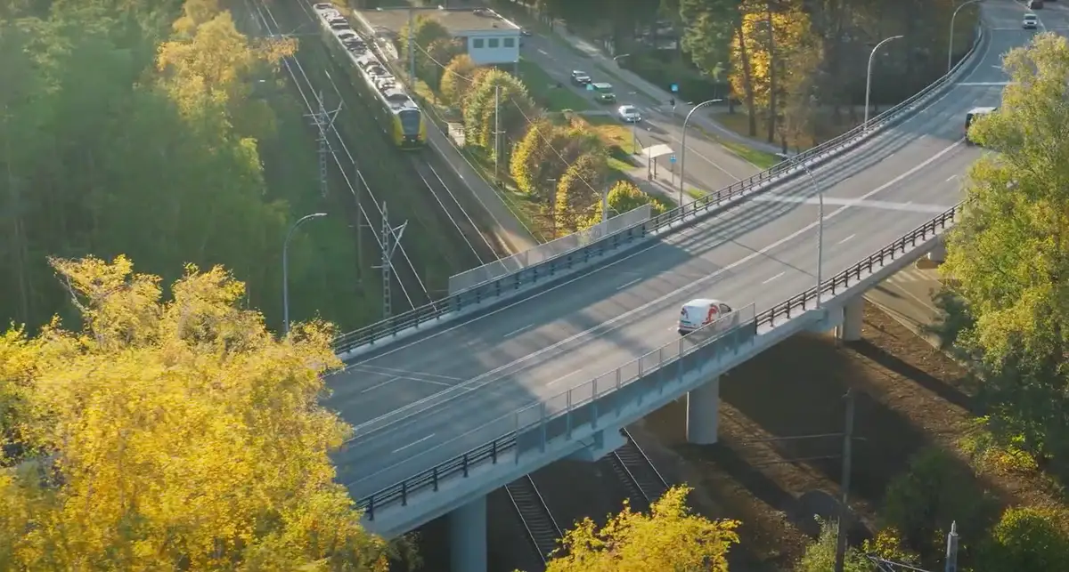 Jūrmalā par 8,7 miljoniem eiro pārbūvēts Dzintaru dzelzceļa pārvads