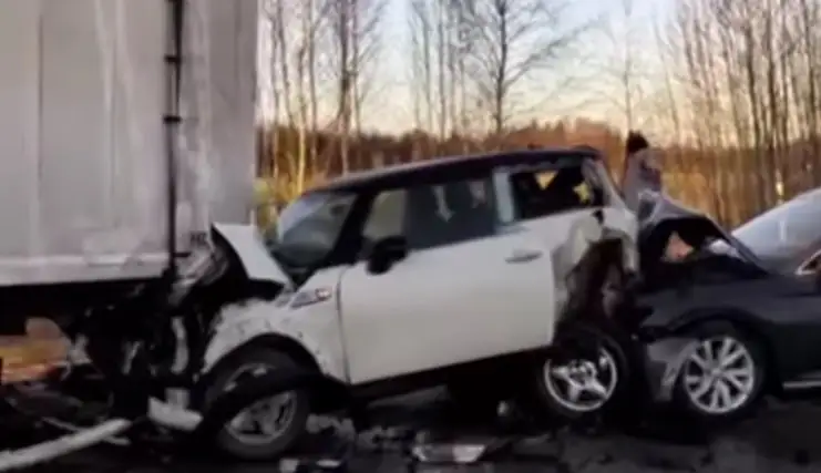 Страшная авария на шоссе в Яунелгаву: движение полностью перекрыто (ВИДЕО)