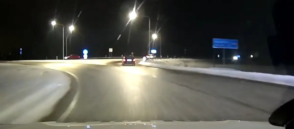 Полиция Кекавы ловит дрифтеров на скользких дорогах (видео)