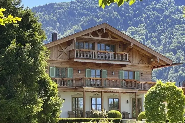 Izsolē nonāk dārgākais īpašums Vācijā, kuru par 77 tūkstošiem nedēļā īrēja krievu oligarhs Usmanovs