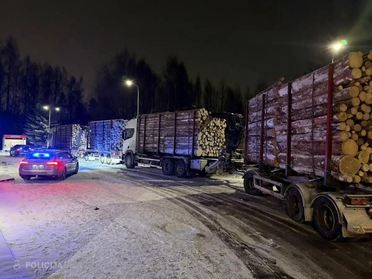 Почему заносит фуры: полиция зафиксировала превышение груза по весу на 17 тонн! (ФОТО)