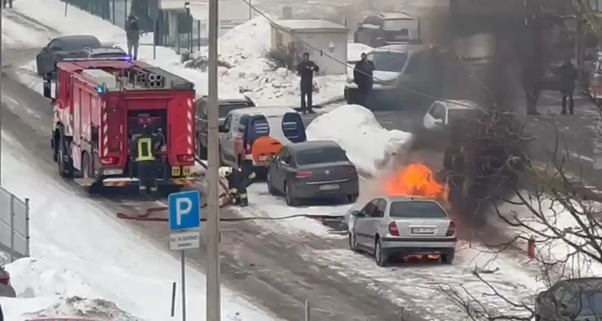 На Катлакална сгорело авто. Пожарные действовали оперативно (видео)