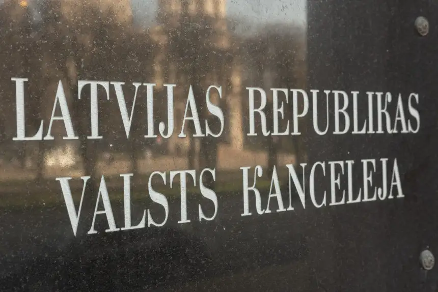 Valsts kanceleja: VIP pakalpojumi Amsterdamas lidostā izmantoti drošības dēļ