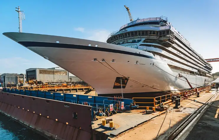 Круиз будущего уже на воде — и он… без выхлопа! Кто будет плавать на таком лайнере?
