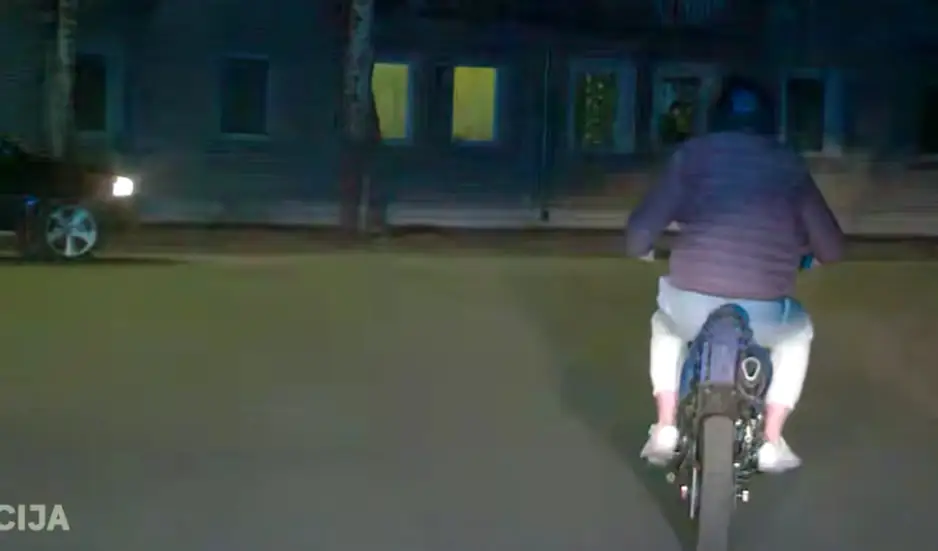 Погоня закончилась аварией: подросток на мотоцикле пытался скрыться от полиции (ВИДЕО)