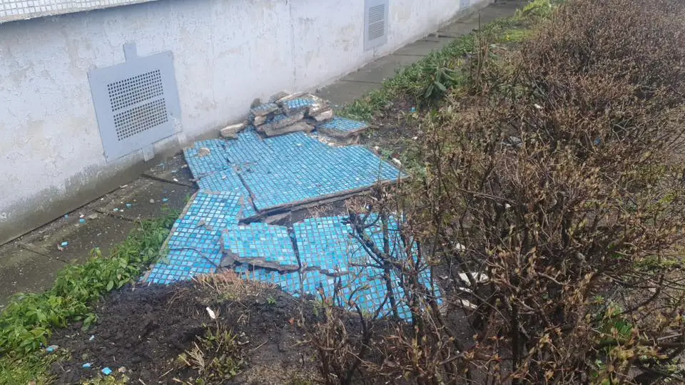 В Иманте обвалилась облицовка балкона многоэтажки
