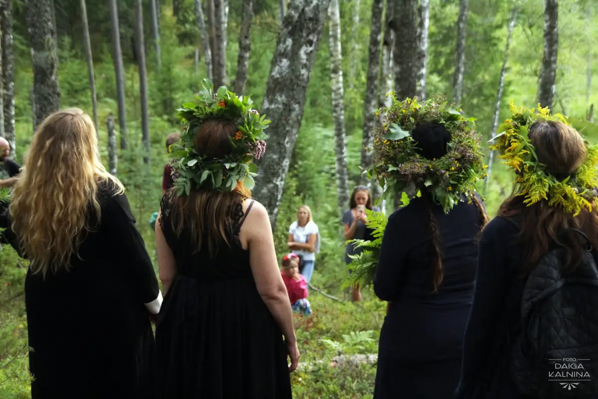 Notiks jau trešais Starptautiskais tradicionālās āra dziedāšanas festivāls DABĀ: Sāvienas pilskalnā