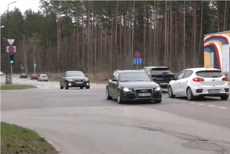 Опасный перекресток в Риге пугает водителей: СМИ