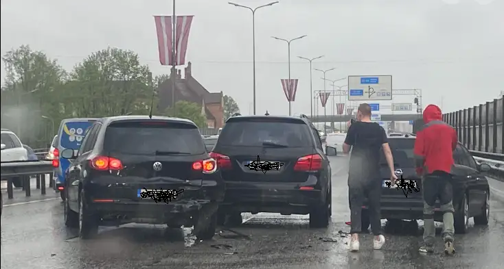 Авария на Южном мосту: объезжайте, кто может