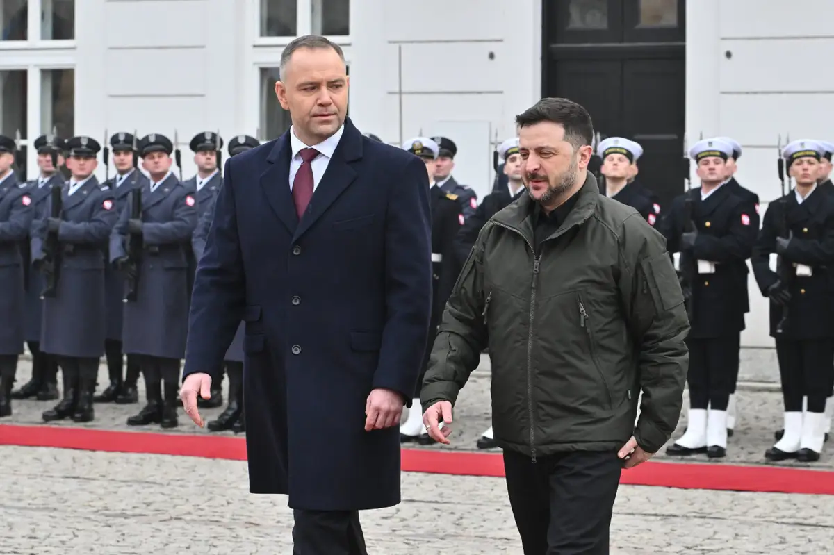Президент Польши лишил Владимира Зеленского высшей награды своей страны: за что?