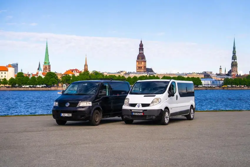 «Мы не можем оставаться равнодушными»: Civinity передала автомобили в поддержку Украины