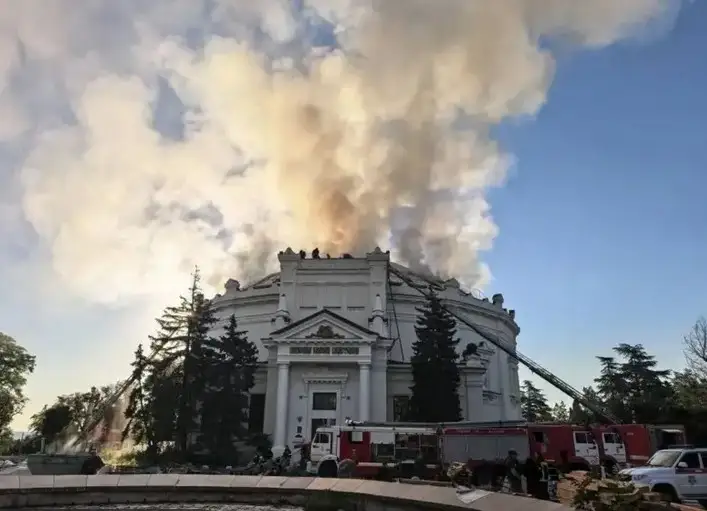 Здание панорамы «Оборона Севастополя» загорелось после удара дрона