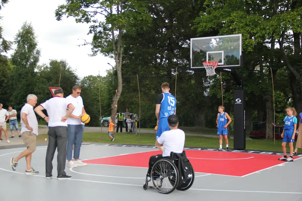 Raiskumā atklāj FIBA standartiem atbilstošu āra basketbola laukumu
