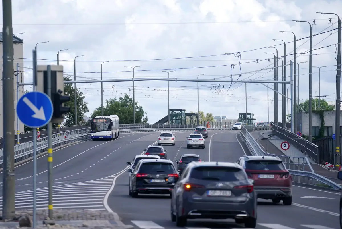 Ловушка на новом мосту Земитана: рижанам могут выписать крупный штраф