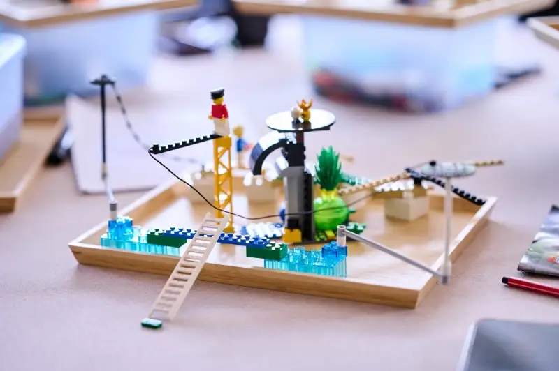 Три дня играли с Lego: мероприятие Госканцелярии возмутило публику (ФОТО)