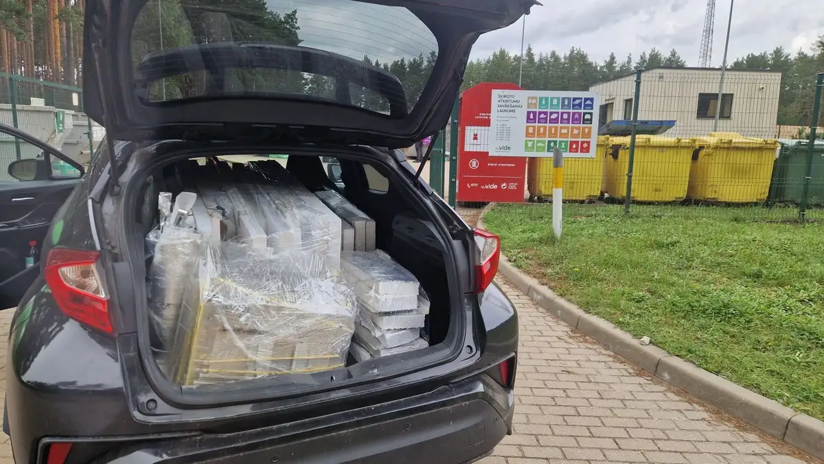 Вот почему мусор выбрасывают в лесу: фотограф узнал стоимость утилизации пенопласта