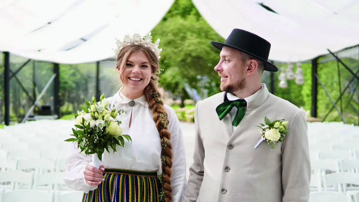 Sievu noskata TV ekrānā! Matejs + Kate: Lauku rēkas smējējs apprec Lauku sētas zvaigzni