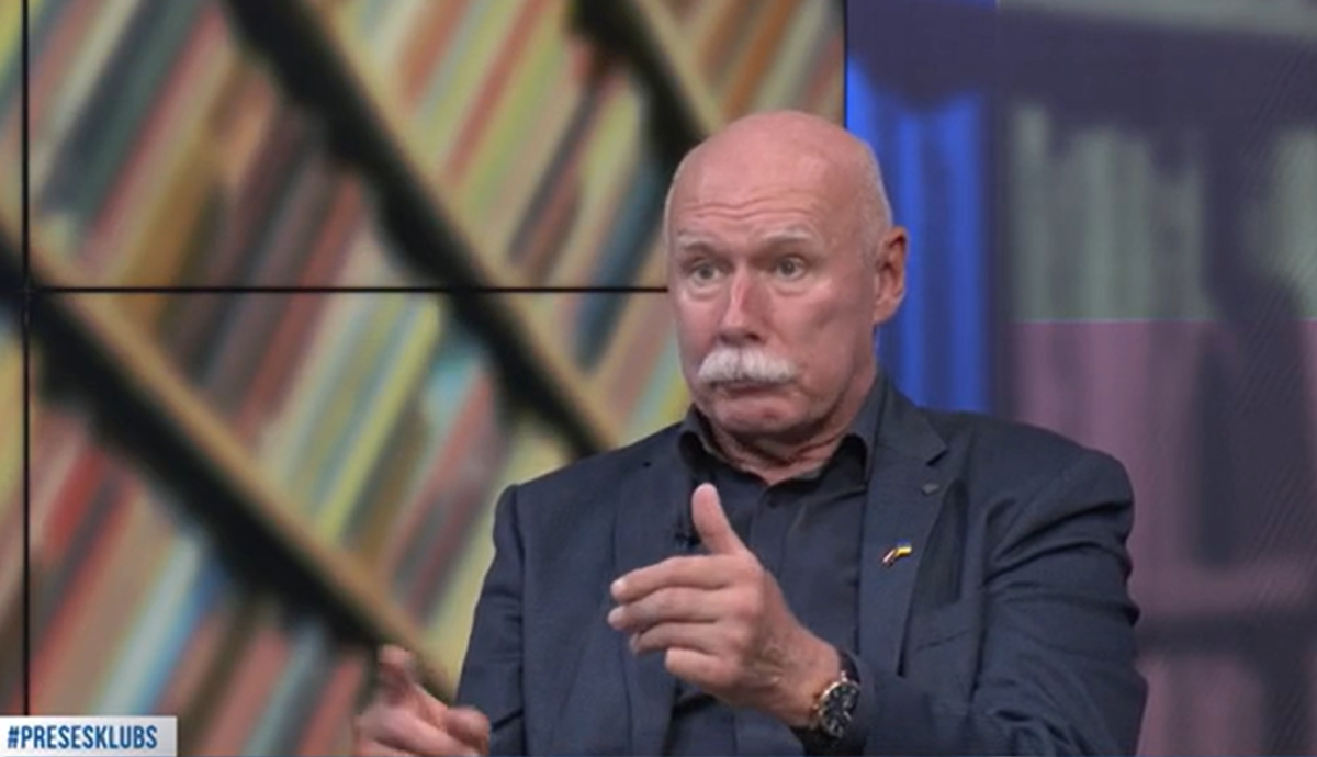 Десять лет в эфире: TV24 закрыл программу Апиниса из-за законодательства