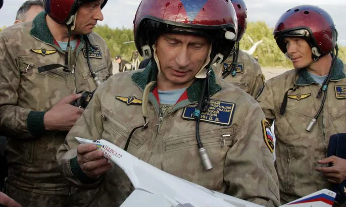 Эстония возмущена намеком. По указу Путина в России появился Таллиннский бомбардировочный авиаполк