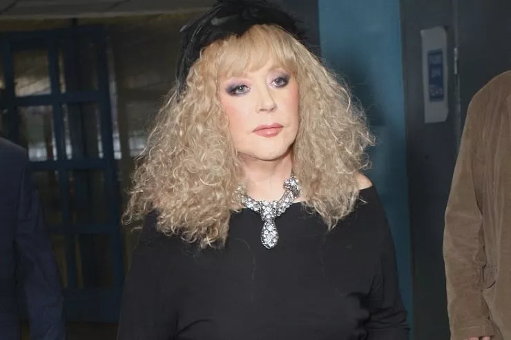 «Мне трудно дышать, но я должна жить ради детей»: Алла Пугачева о здоровье