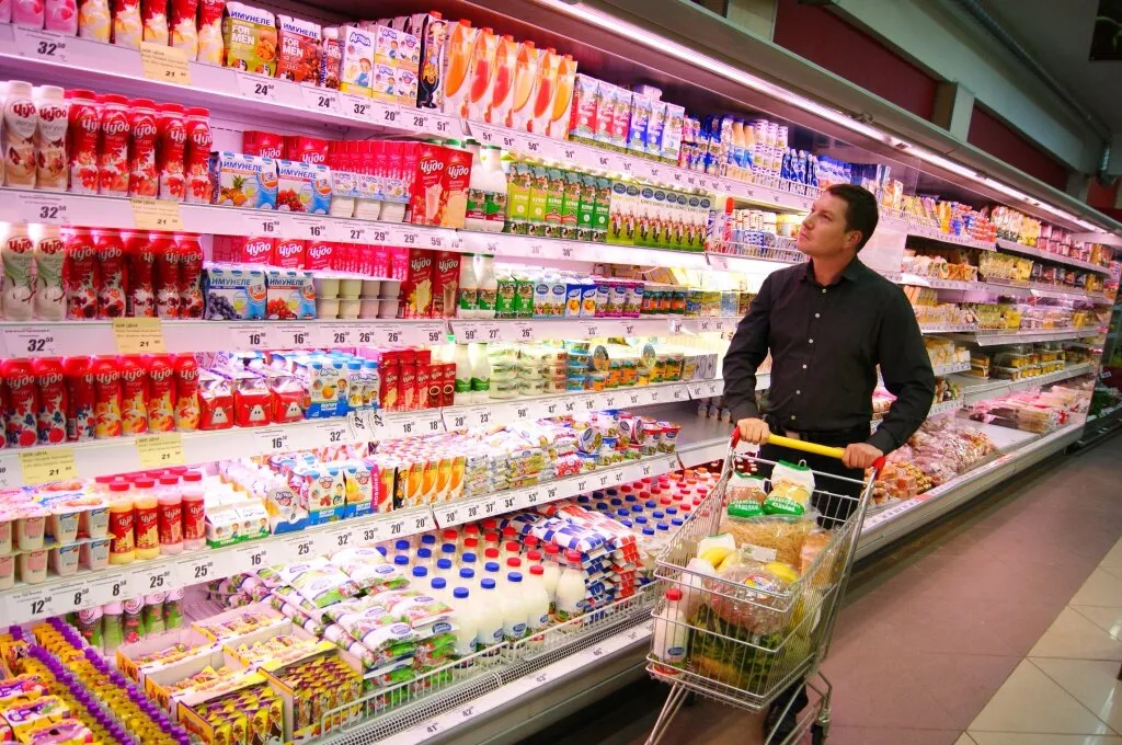 Не тратьте деньги: 8 продуктов из супермаркета, от покупки которых точно стоит отказаться