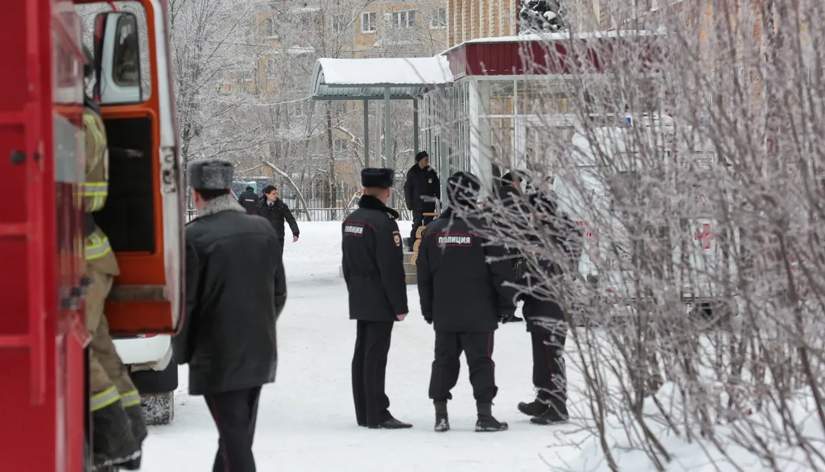 Что произошло в пермской школе № 127, где подросток ножом ударил учительницу и четвероклассников. Репортаж «Медузы»
