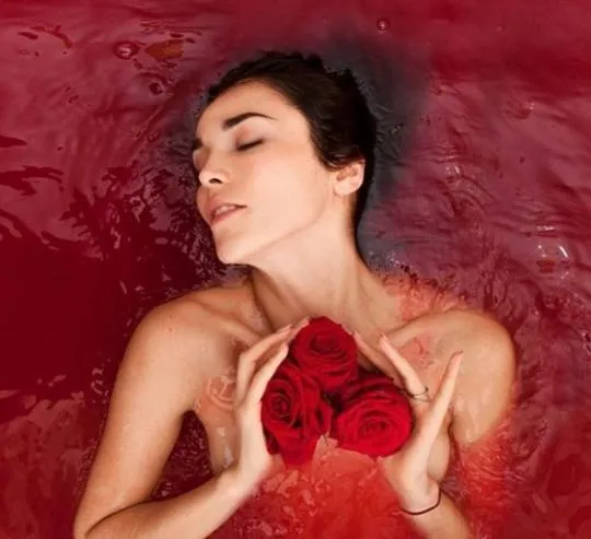 Сати Казанова порадовала поклонников жарким снимком топлес
