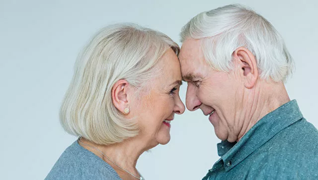 Вторжение: маме — 68, привела домой престарелого мужика от которого нас тошнит. Что делать?
