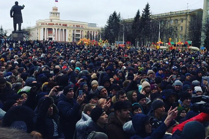 «Кажется, что люди во власти либо поглупели, либо обнаглели»: почему чиновники не слышат народ и везде видят заговор