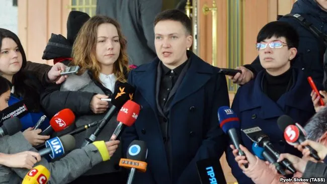 Из героев – в предатели. В чем обвиняют депутата-летчицу Надежду Савченко