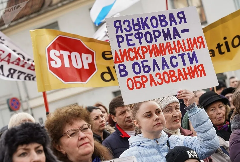 «Европа нам поможет!» Кто защищает русские школы в Латвии