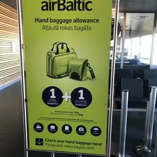 «Билеты стоят немало, а сервиса никакого!» Постоянный клиент airBaltic возмущена правилами национального перевозчика