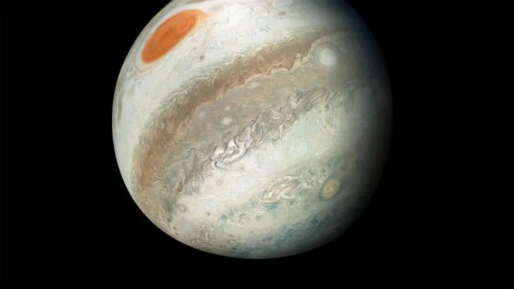 Зонд Juno прислал уникальные фотографии Юпитера